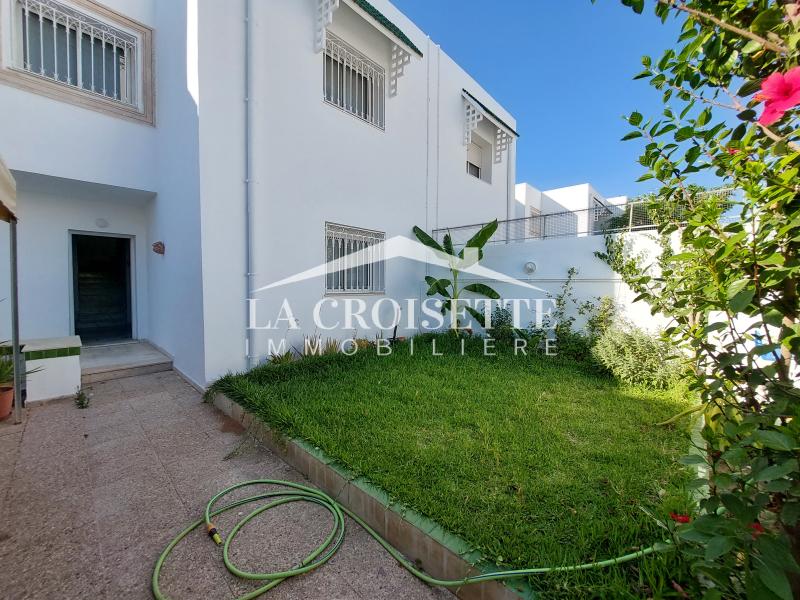 Duplex avec jardin S+4 meublé  à La Marsa